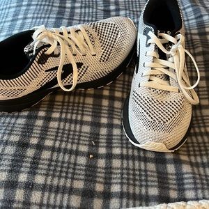 Only worn a handful of times! Comfy brooks revel shoes